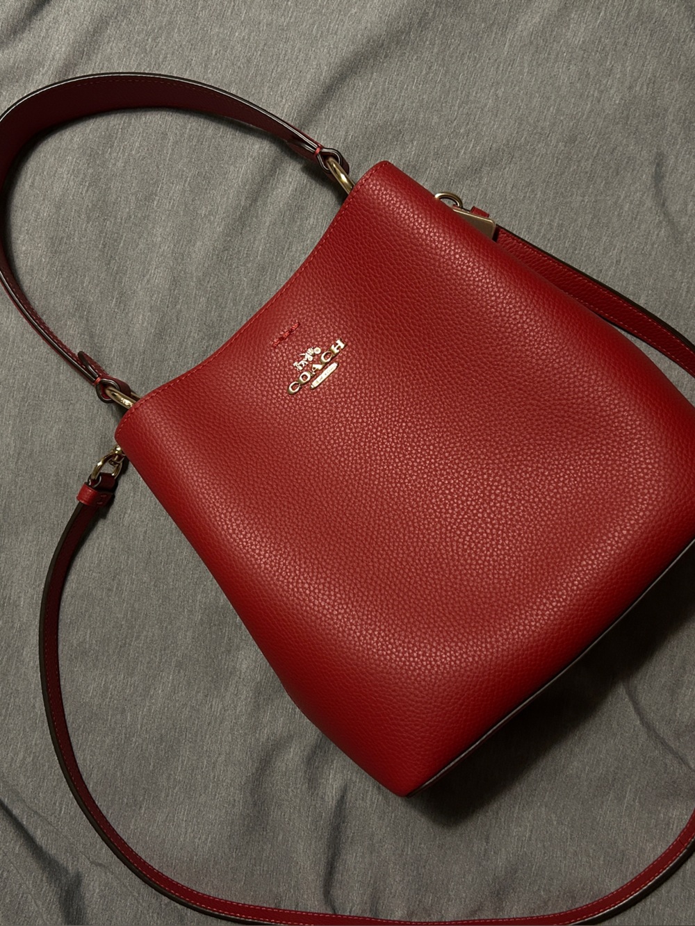 ❤️ Coach Red Town Bucket Bag – Like New! ❤️